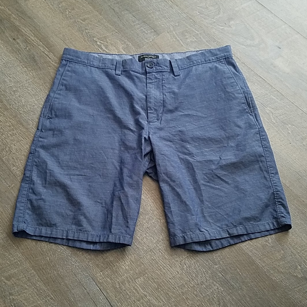 Banana Republic Men's Shorts size 34